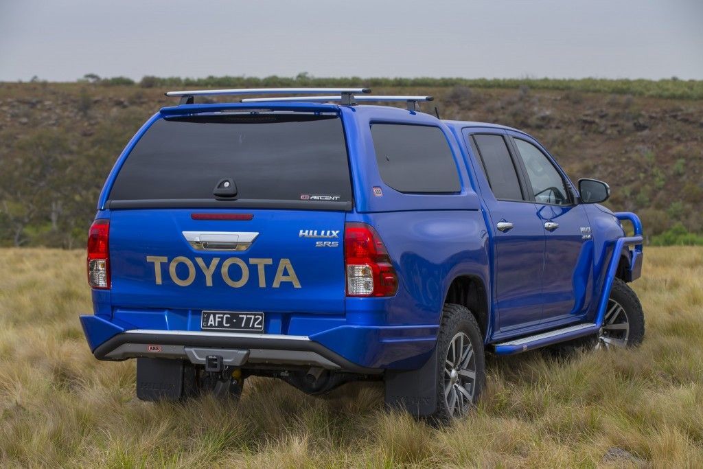 ARKA TAMPON SUMMIT TOYOTA HILUX 2015 - 2020 REVO