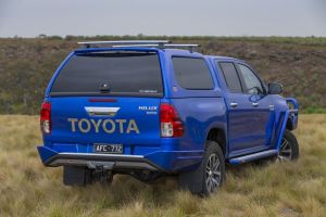 ARKA TAMPON SUMMIT TOYOTA HILUX 2015 - 2020 REVO