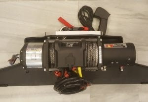 VİNÇ + MONTAJ BRAKETİ 10.500LB (4761KG) SENTETİK HALATLI VİNÇ VE TAMPON İÇİ MONTAJ BRAKETİ KOMPLE 2015+ TOYOTA HILUX