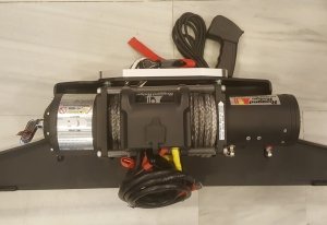 VİNÇ + MONTAJ BRAKETİ 10.500LB (4761KG) SENTETİK HALATLI VİNÇ VE TAMPON İÇİ MONTAJ BRAKETİ KOMPLE 2010+ VW AMAROK