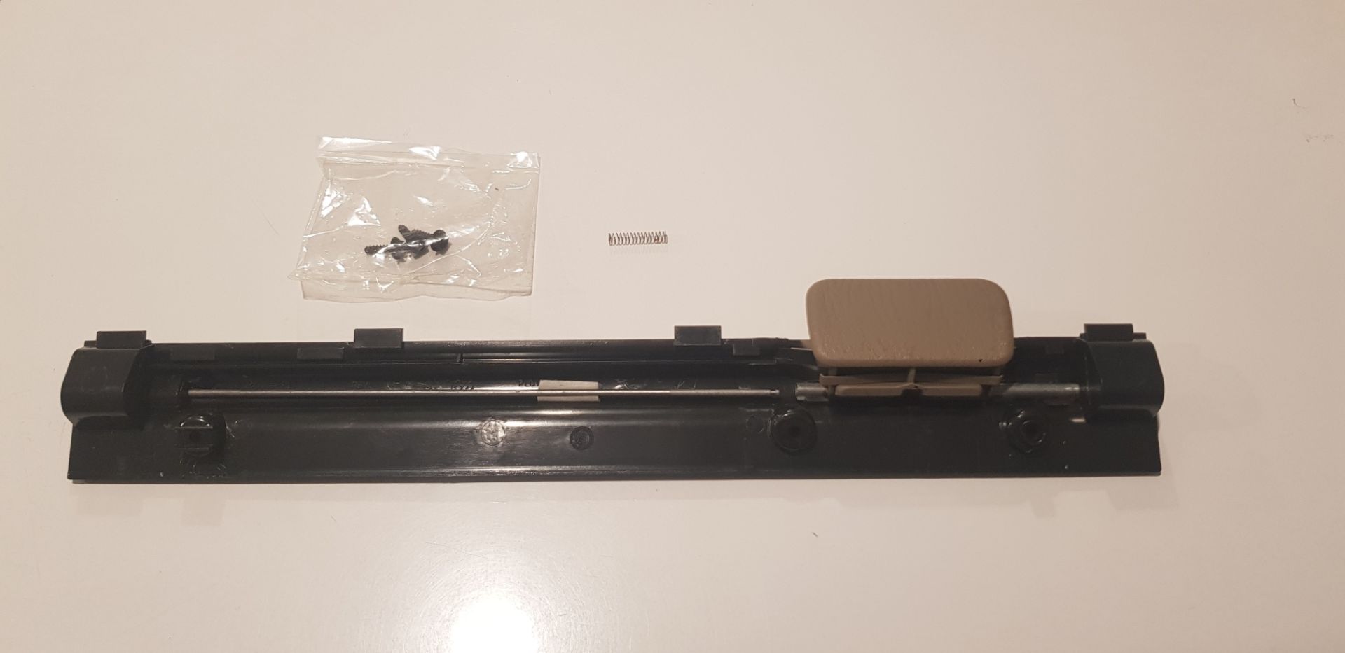 1999-2004 JEEP GRAND CHEROKEE WJ TORPİDO KAPAĞI AÇMA KİLİT SİSTEMİ, WJ TORPİDO KAPAĞI KOLU BEJ RENK
