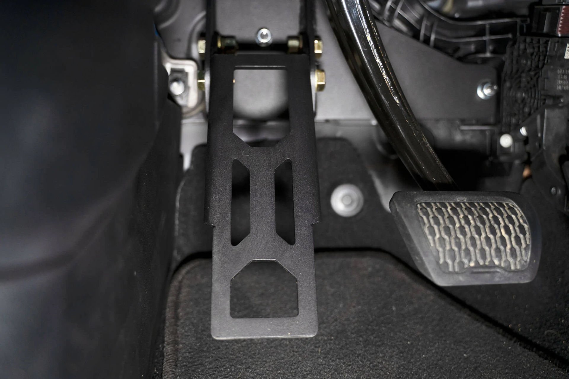DV8 JEEP RUBICON JL 18+ SOL AYAK DİNLENDİRME PEDALI