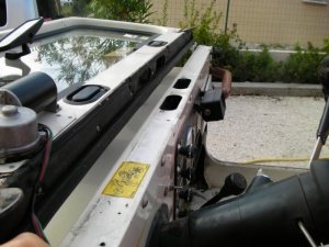 12302.03 JEEP CJ ÖN CAM ÇERÇEVE ALT LASTİĞİ